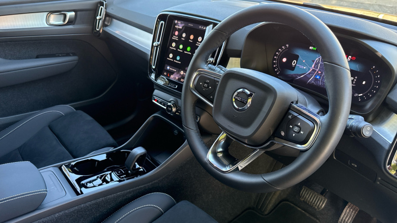 Volvo XC40 2.0 B4P Plus Dark 5dr Auto Petrol Estate